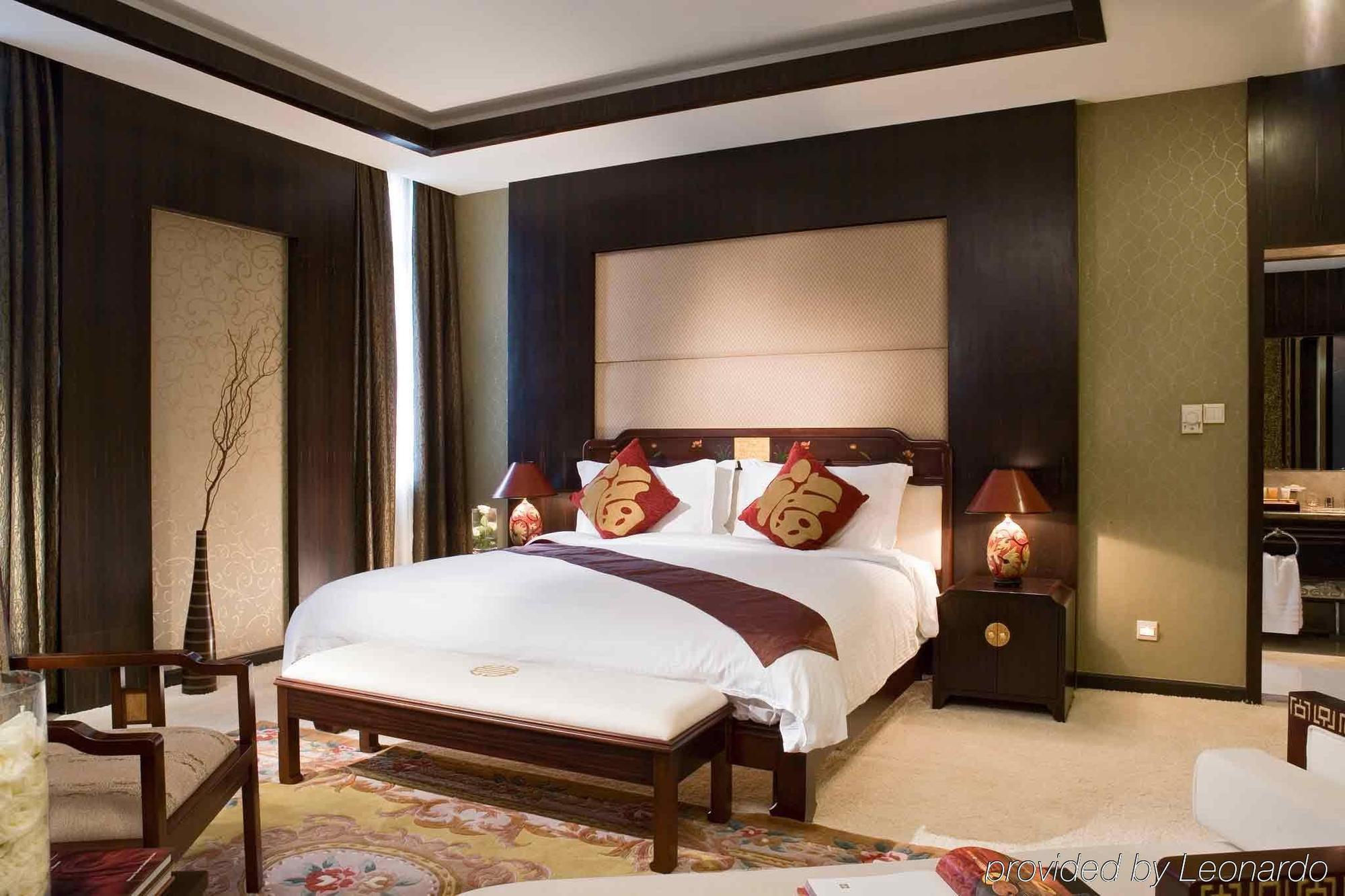 Отель Grand Mercure On Renmin Square 5*